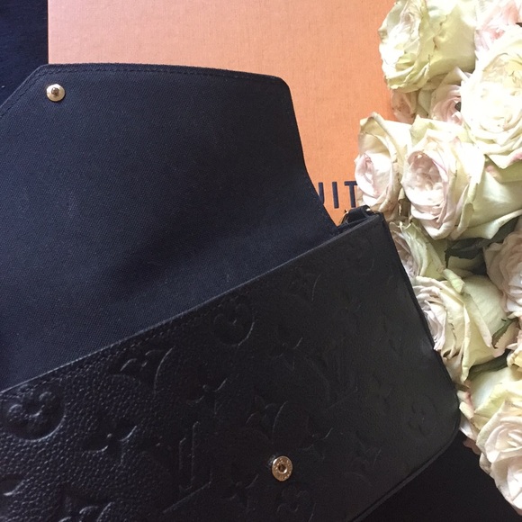 Louis Vuitton - Picture 6 of 8